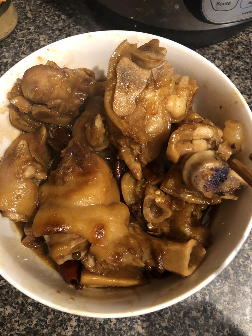 美味的家常菜：红烧猪蹄