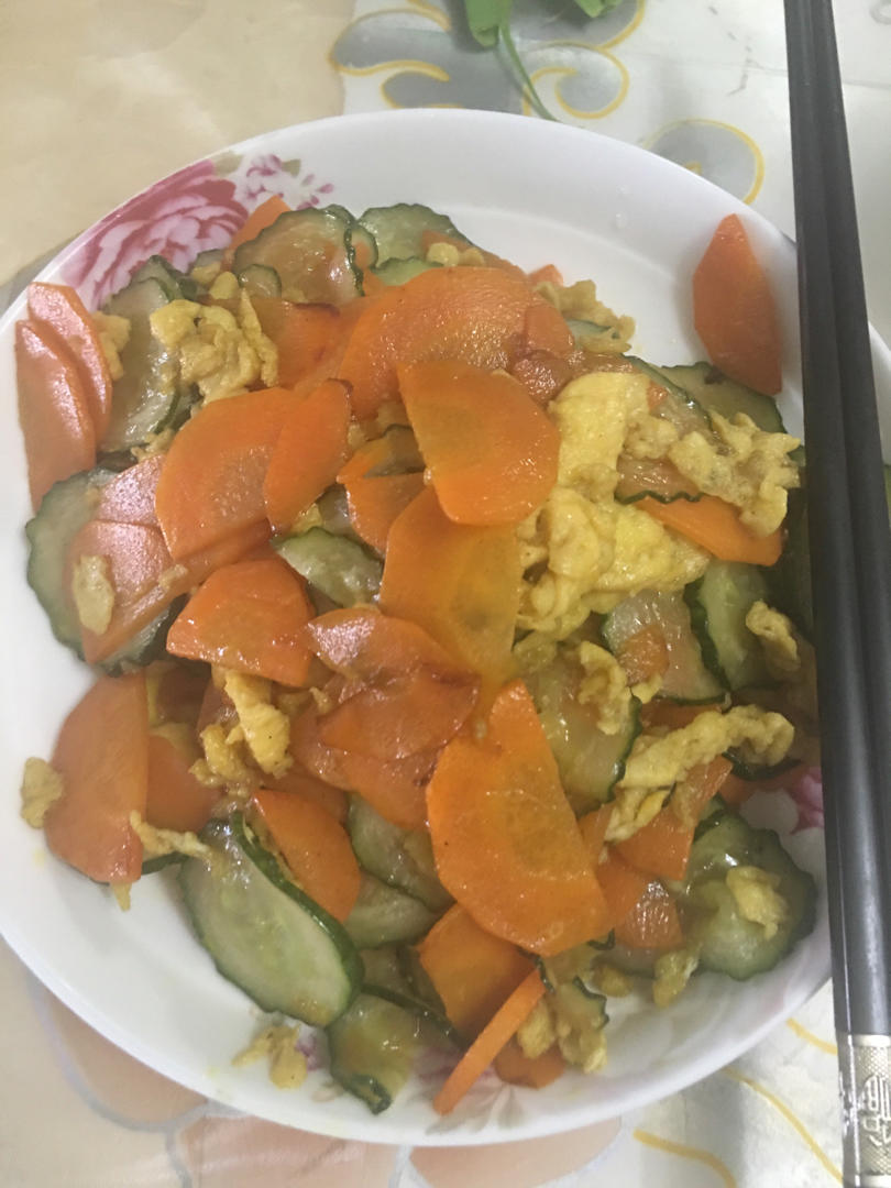 家常菜之黄瓜胡萝卜火腿炒鸡蛋