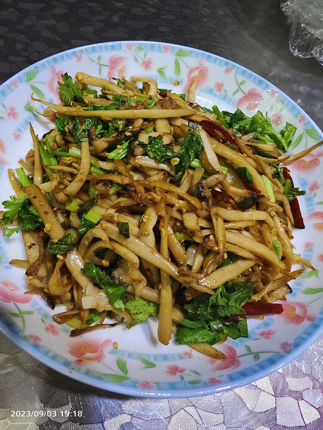 香辣有嚼劲❗️超下饭的干煸杏鲍菇