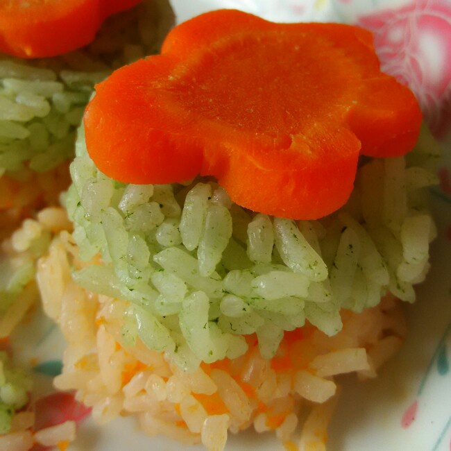 【宝宝美食】餐桌上的彩虹米饭