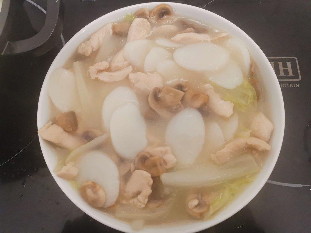 【白菜肉丝年糕汤】