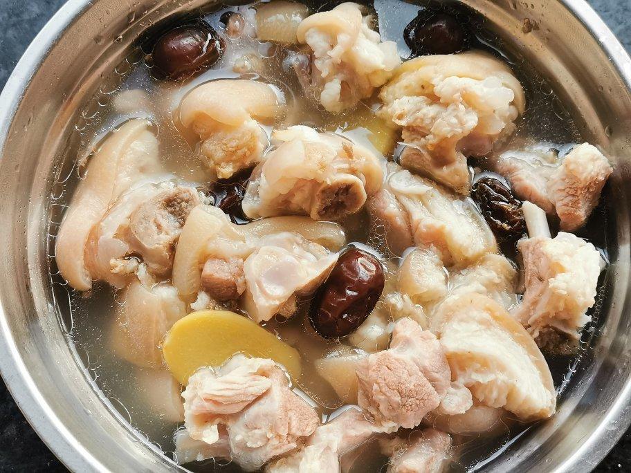 猪蹄汤-奶白色鲜美