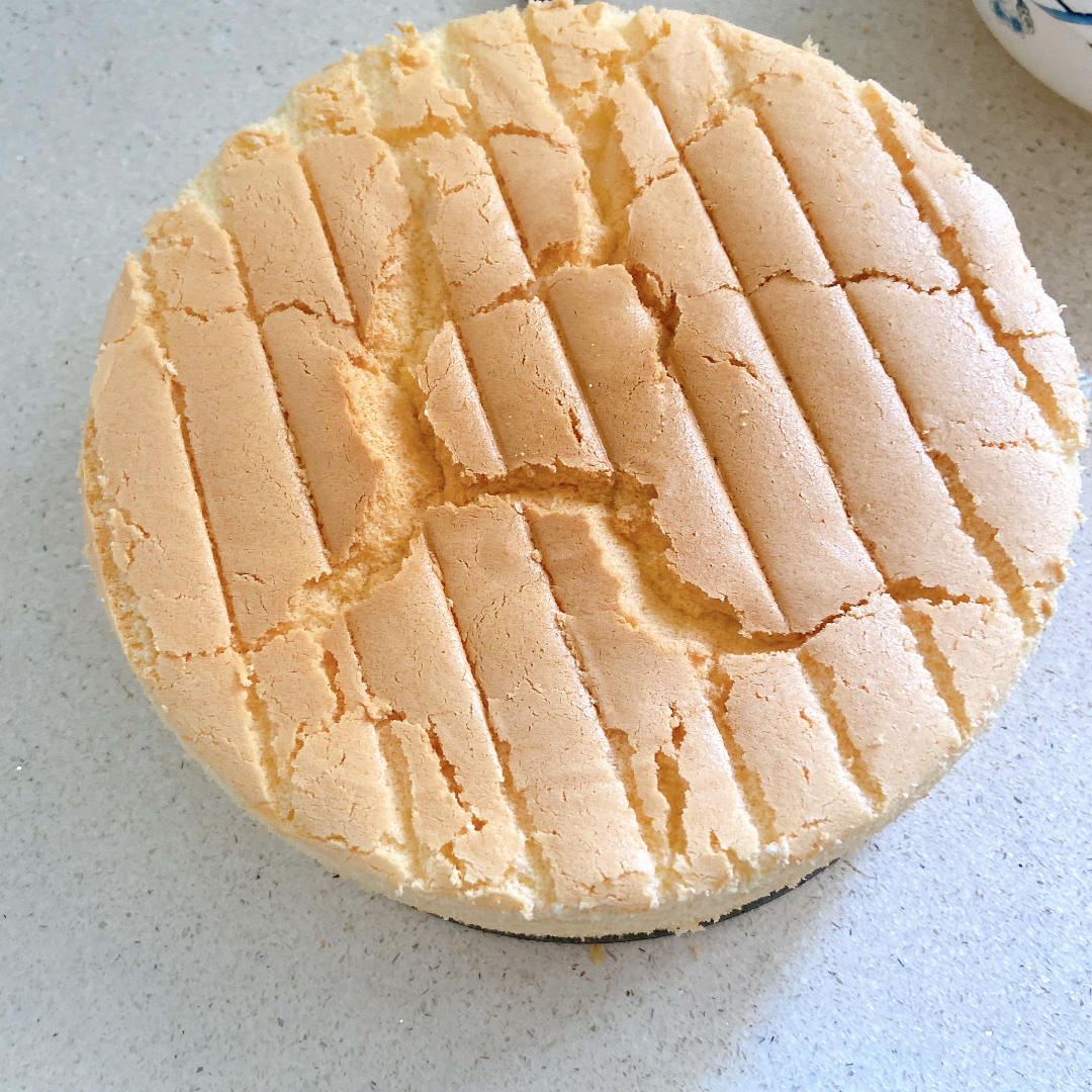 草莓奶油蛋糕/基础戚风胚，徒手脱模剖片及抹面挤花/「戚风及其衍生」烘焙视频蛋糕篇1