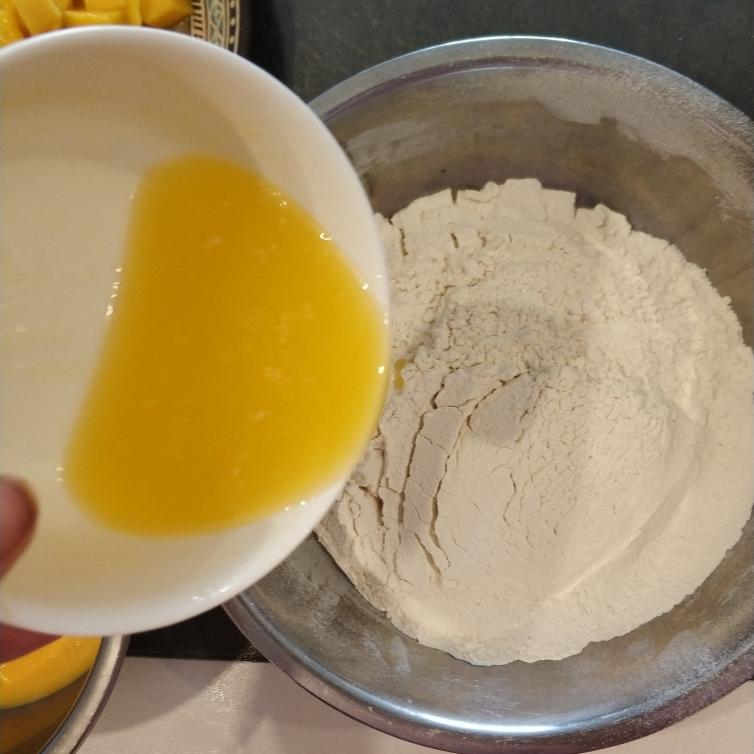 家庭芒果千层的做法 步骤3