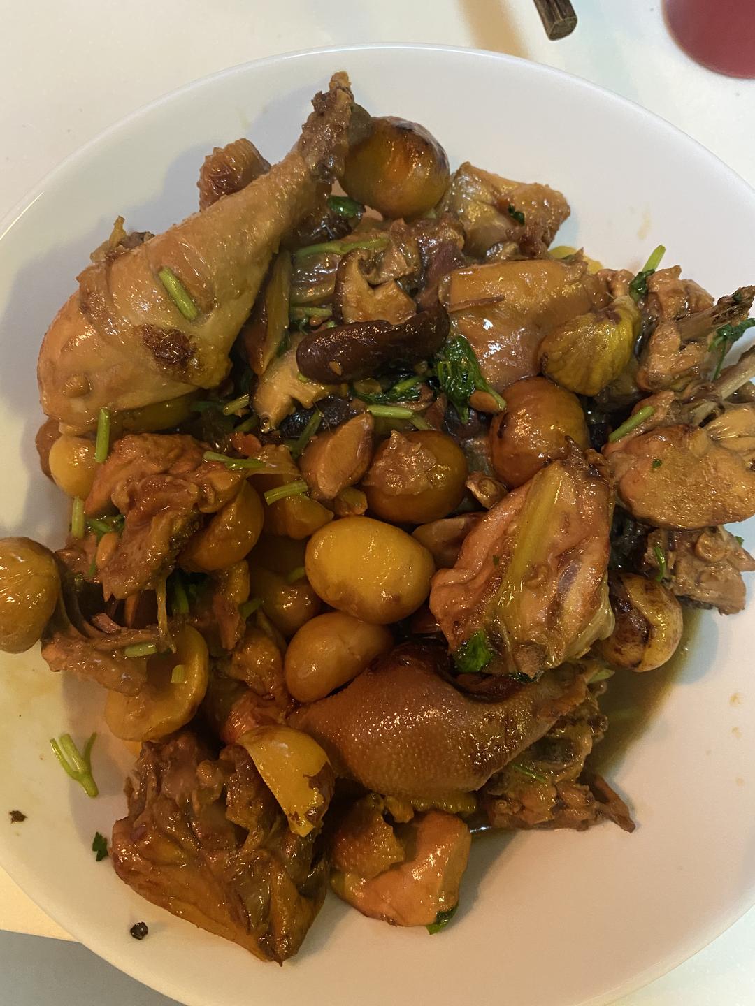 板栗焖鸡（巧剥栗子皮的方法）的做法