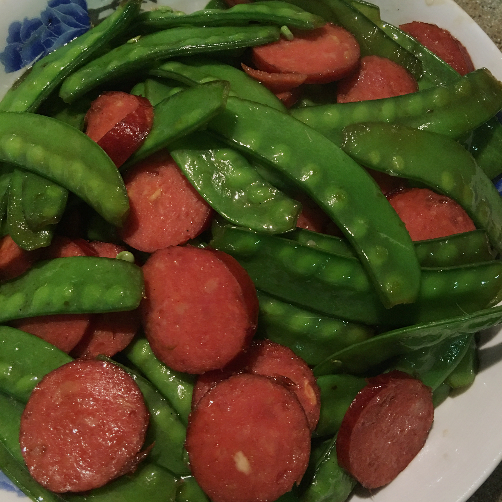 荷兰豆炒红肠
