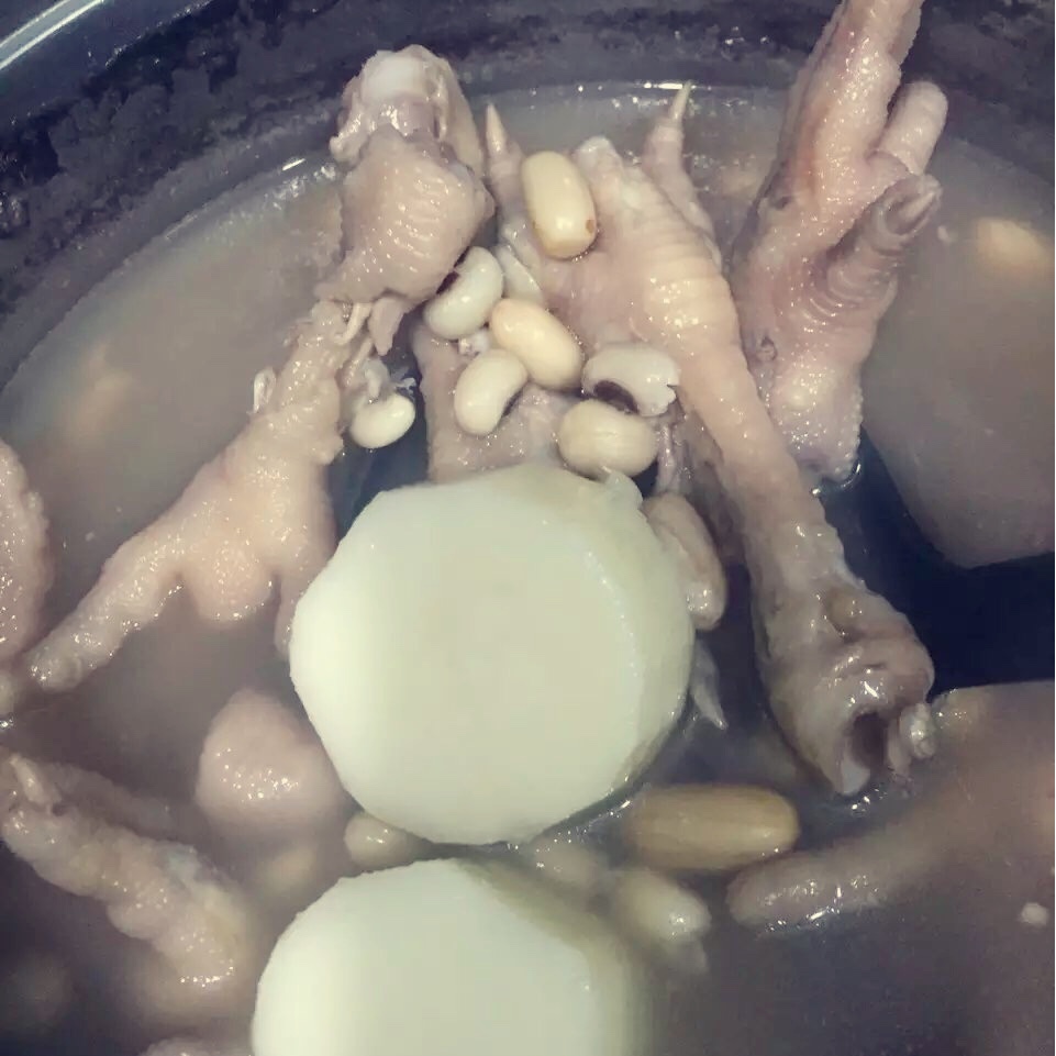 花生眉豆鸡脚汤