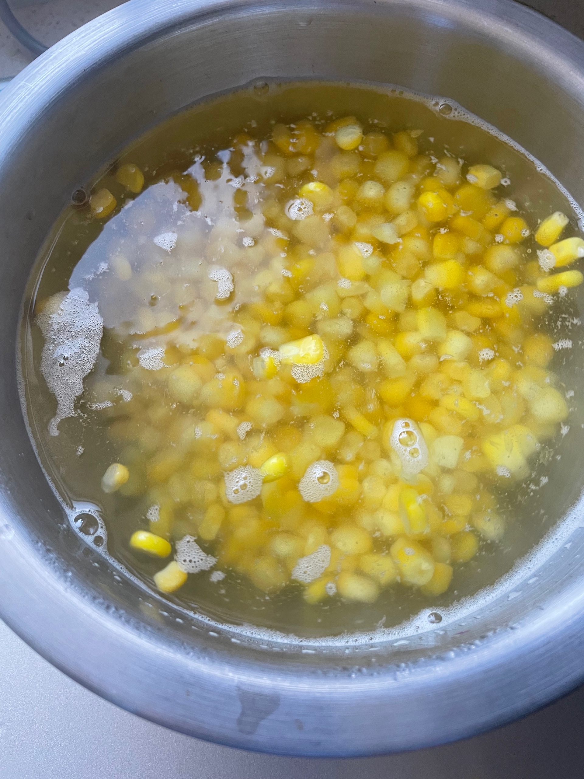 玉米汁（甜玉米罐头）的做法 步骤1