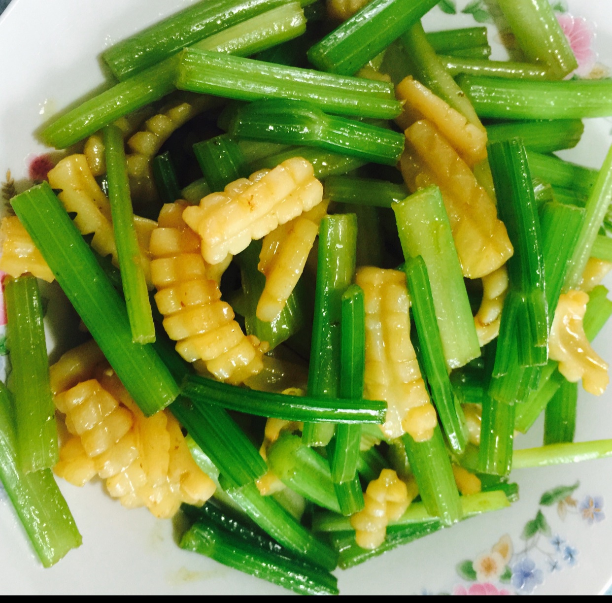 laimenchui做的芹菜鱿鱼丝