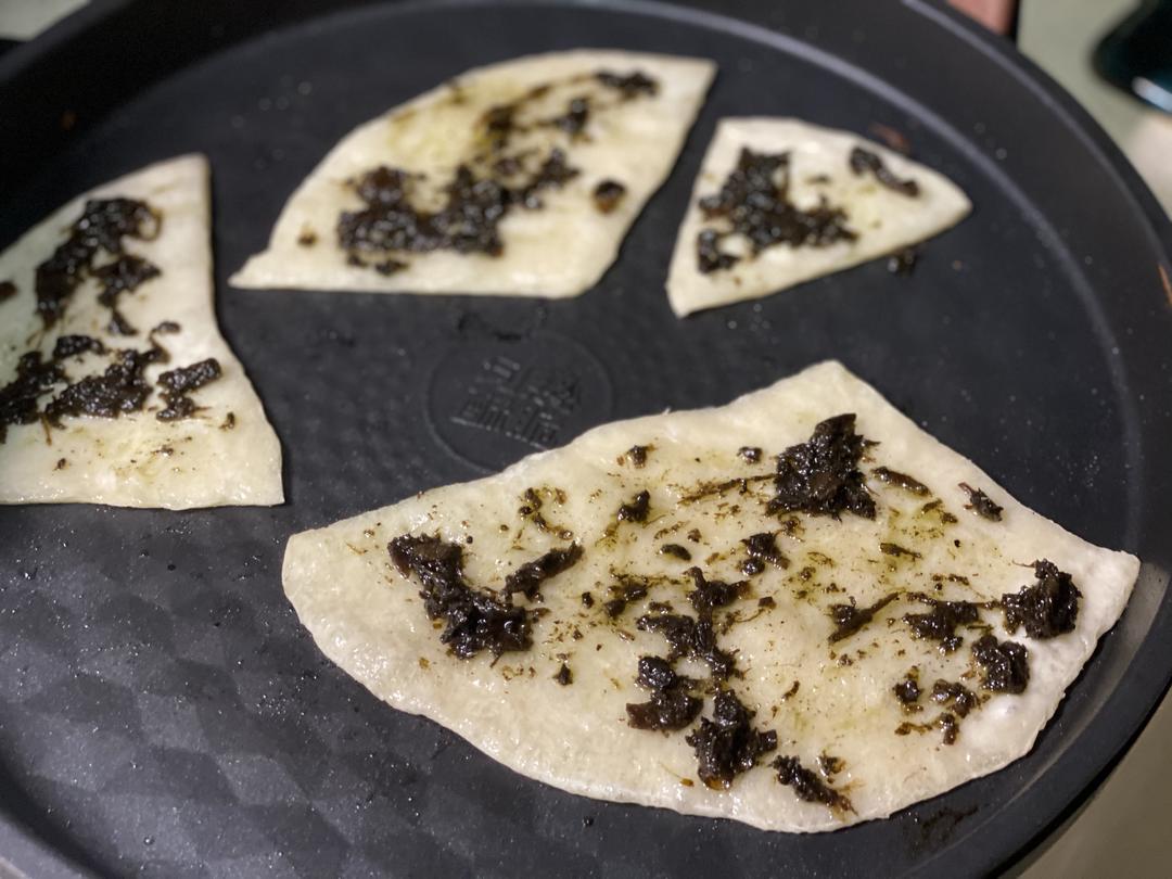 快手早餐梅菜酥脆手抓饼的做法