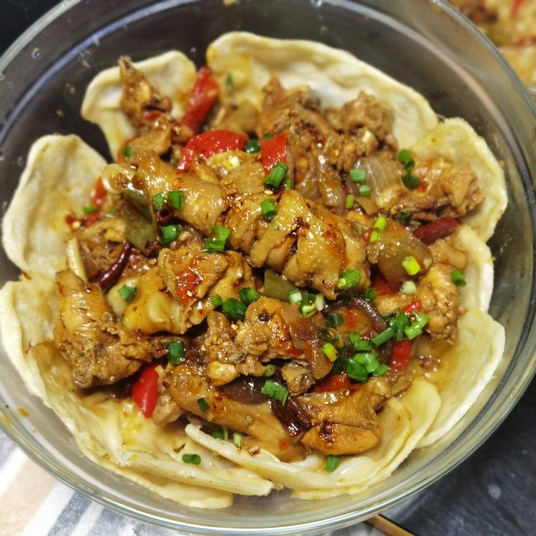 地锅鸡，教你贴饼子好吃的小技巧~