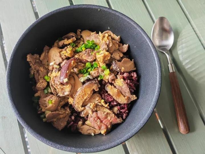滑蛋牛肉杂粮饭