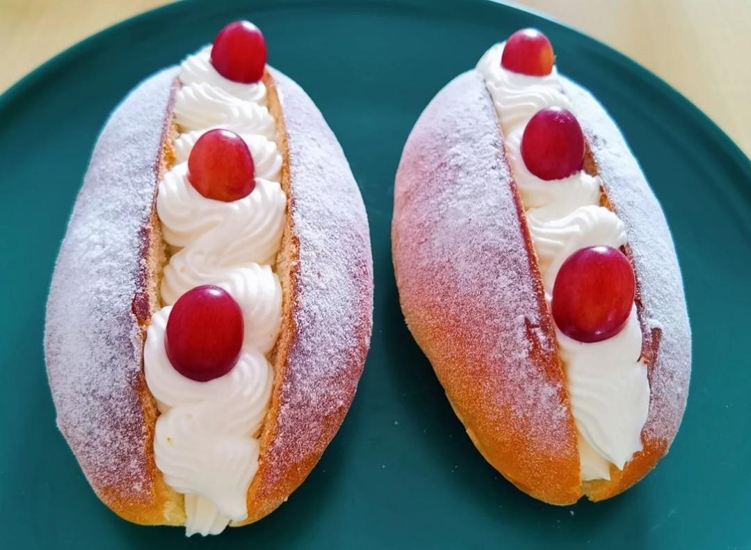 颜值奶油草莓甜心小面包