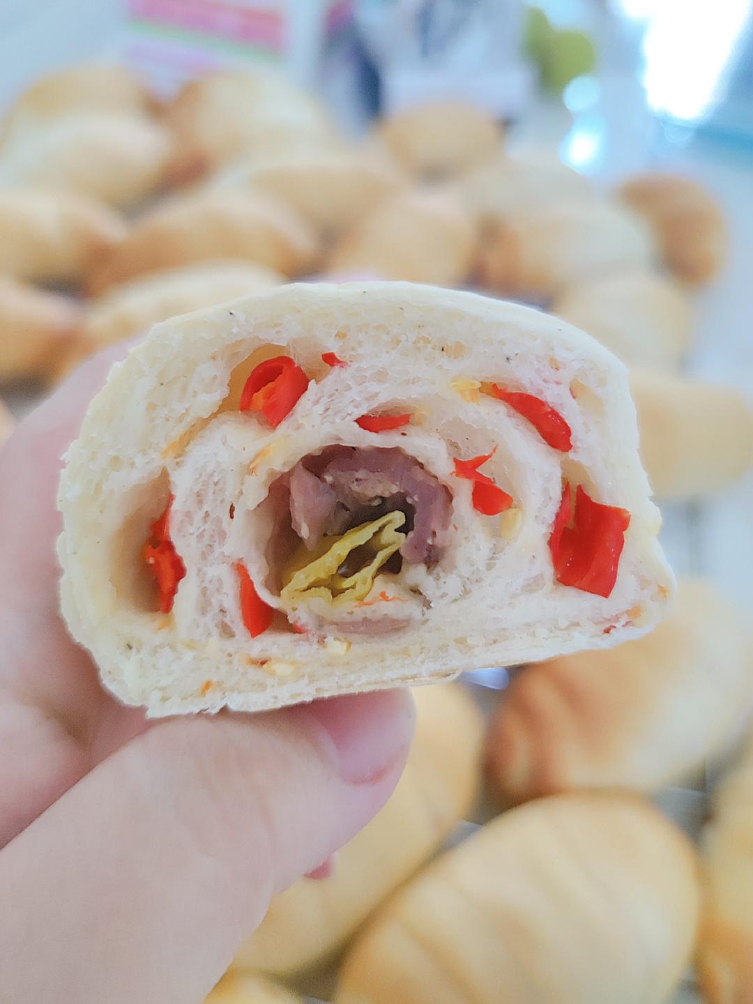 辣妹子辣辣牛肉盐可颂的做法