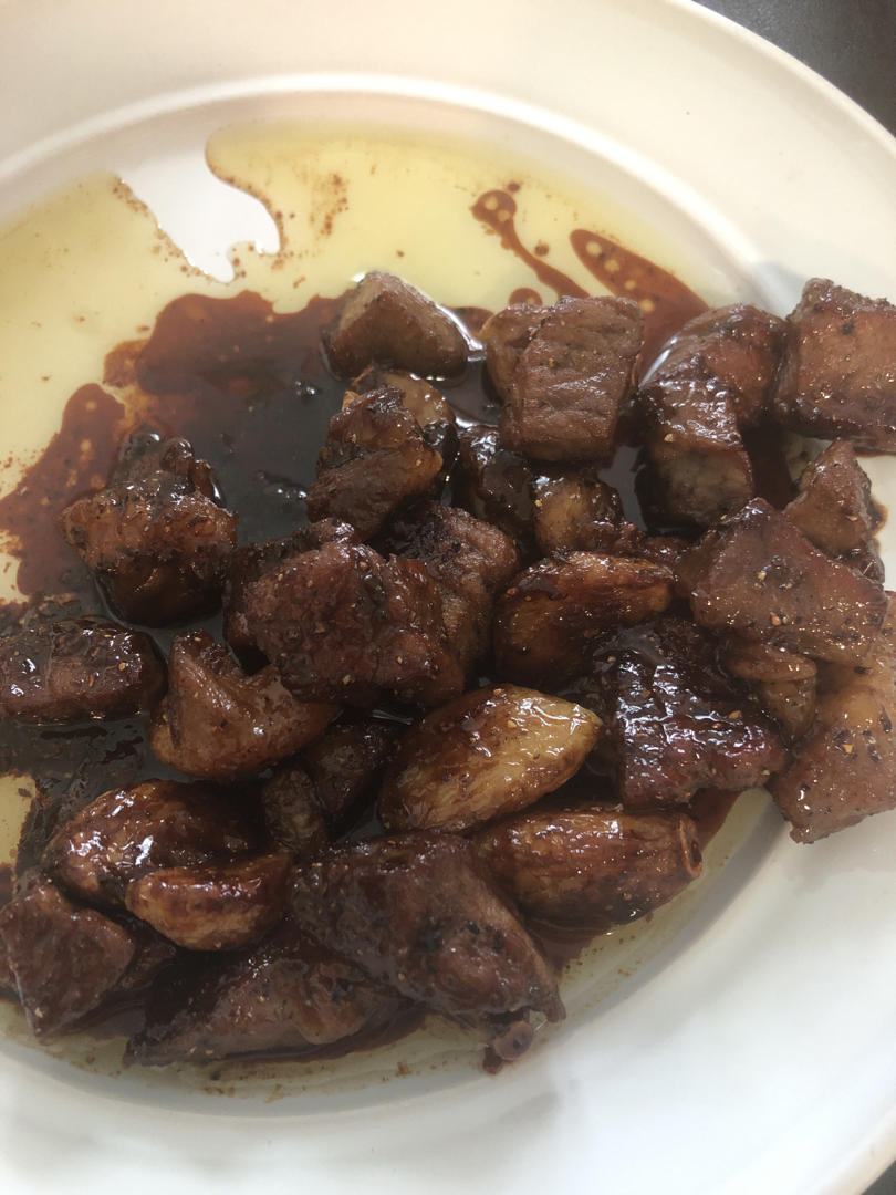 复刻天津桂园餐厅的黑蒜子牛肉粒