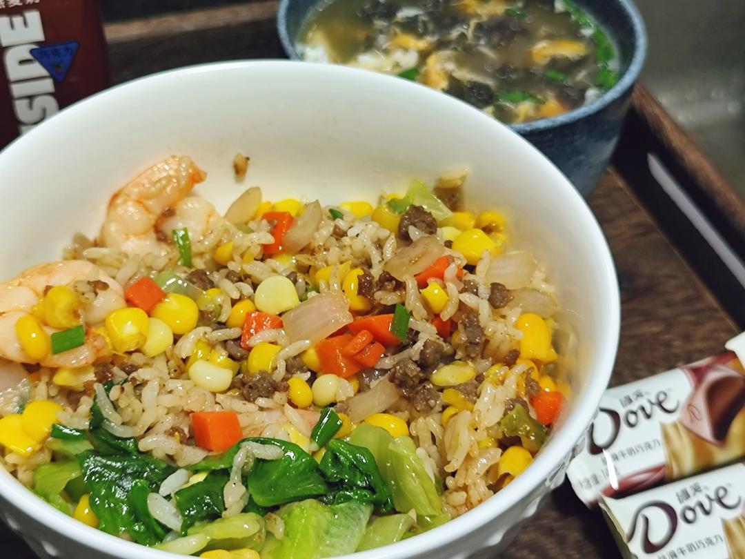 孩子最爱吃香喷喷的牛肉粒炒饭