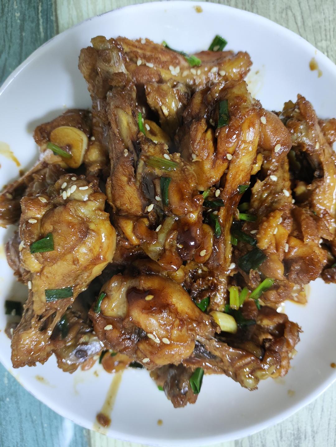 好吃到舔手指的「蒜香蜜汁鸡翅根」👍