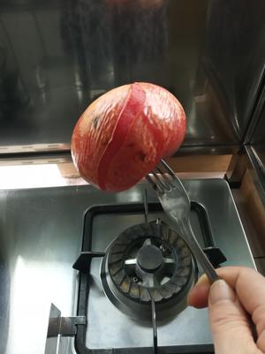 西红柿巧去皮的三种方法的做法 步骤2