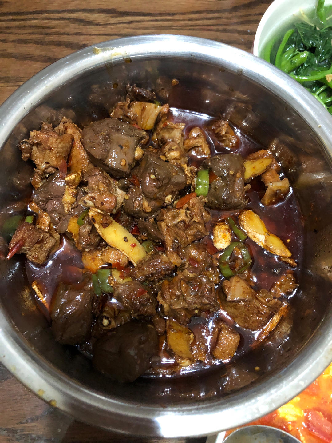 传统正宗的啤酒鸭配方和做法，鲜嫩香浓，只需炒千万不要焯水