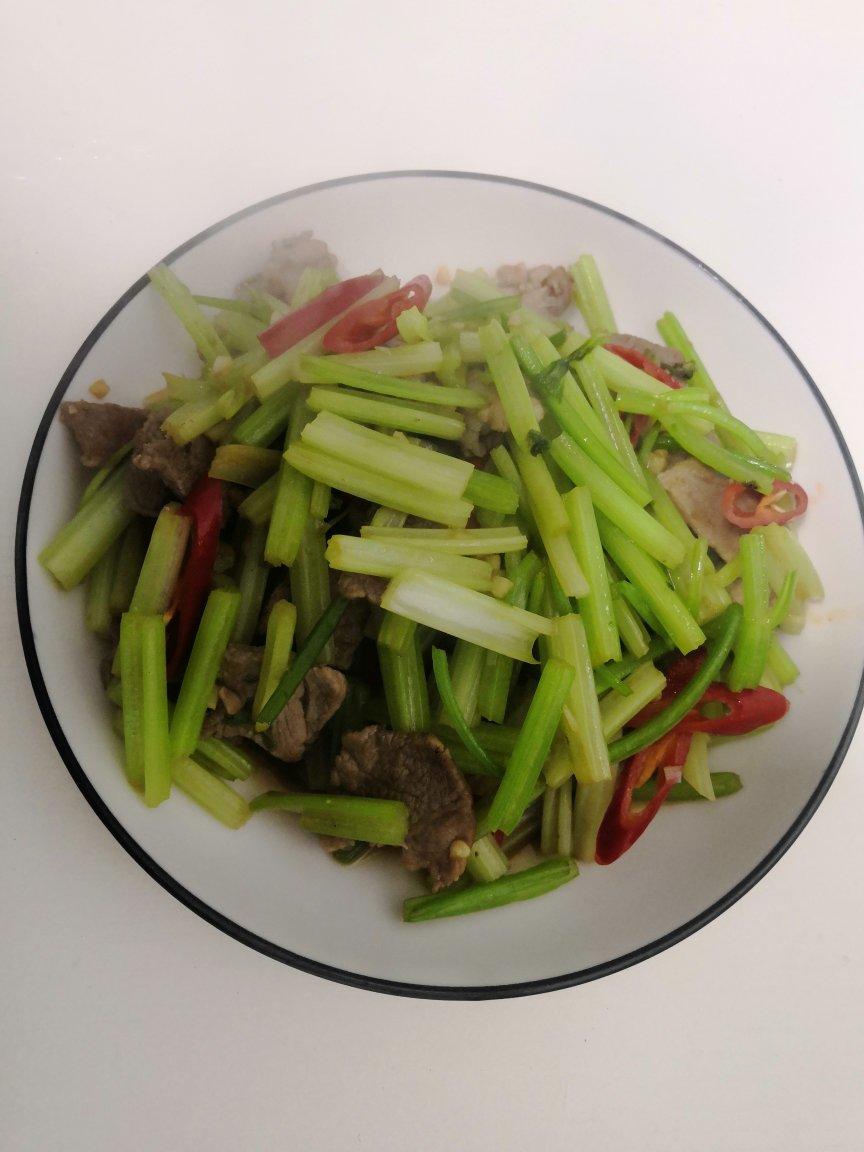 香芹炒肉家常下饭菜！