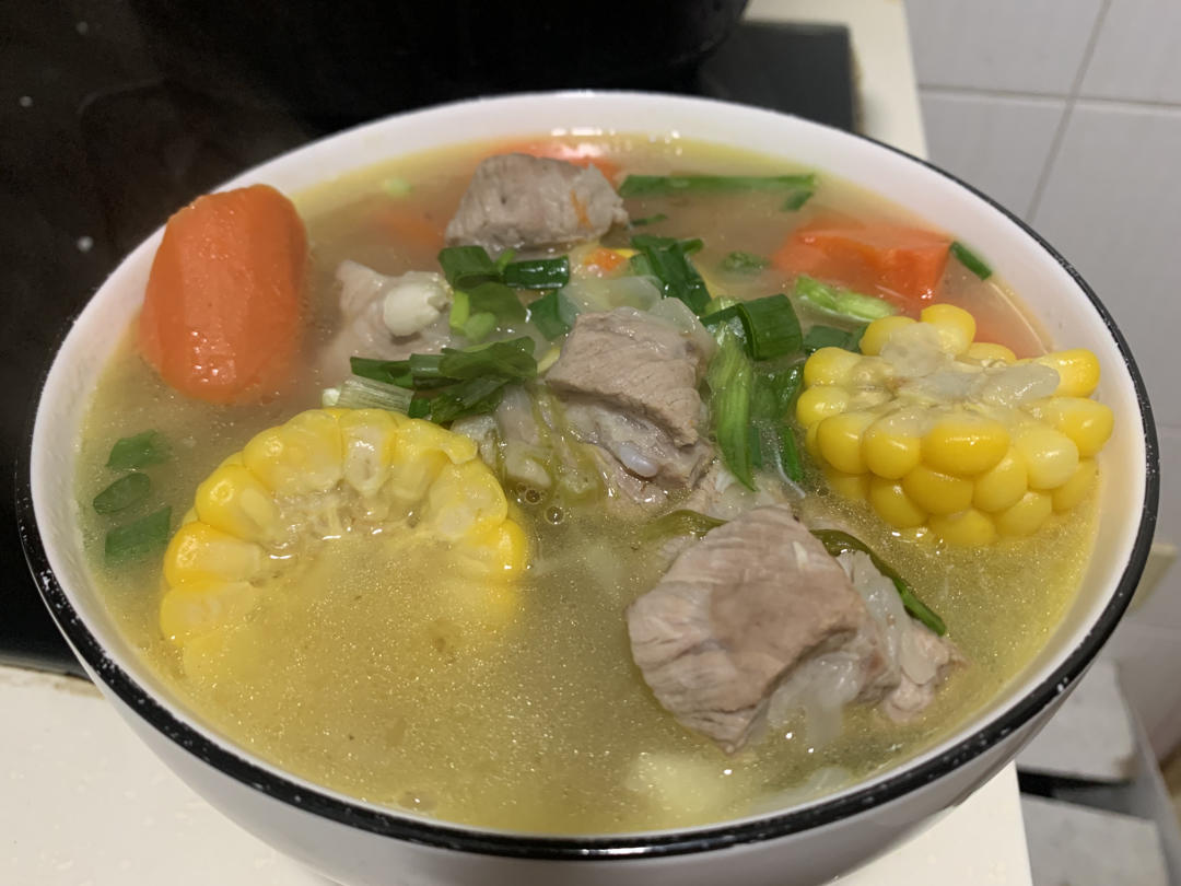 清甜胡萝卜玉米排骨汤