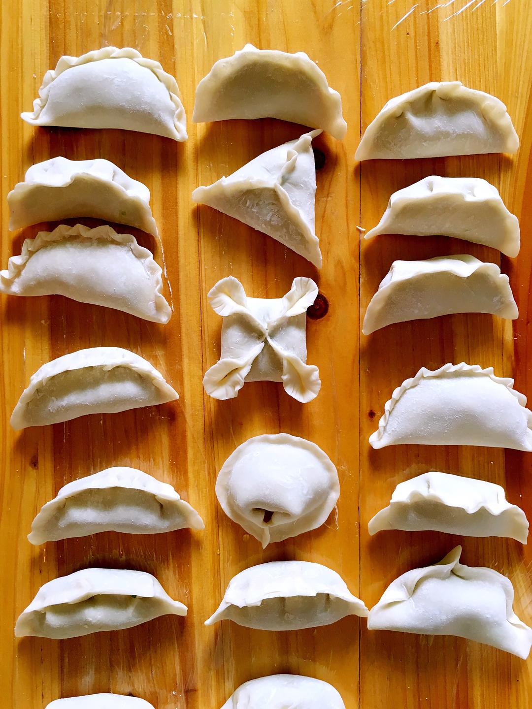 葱肉饺子的做法