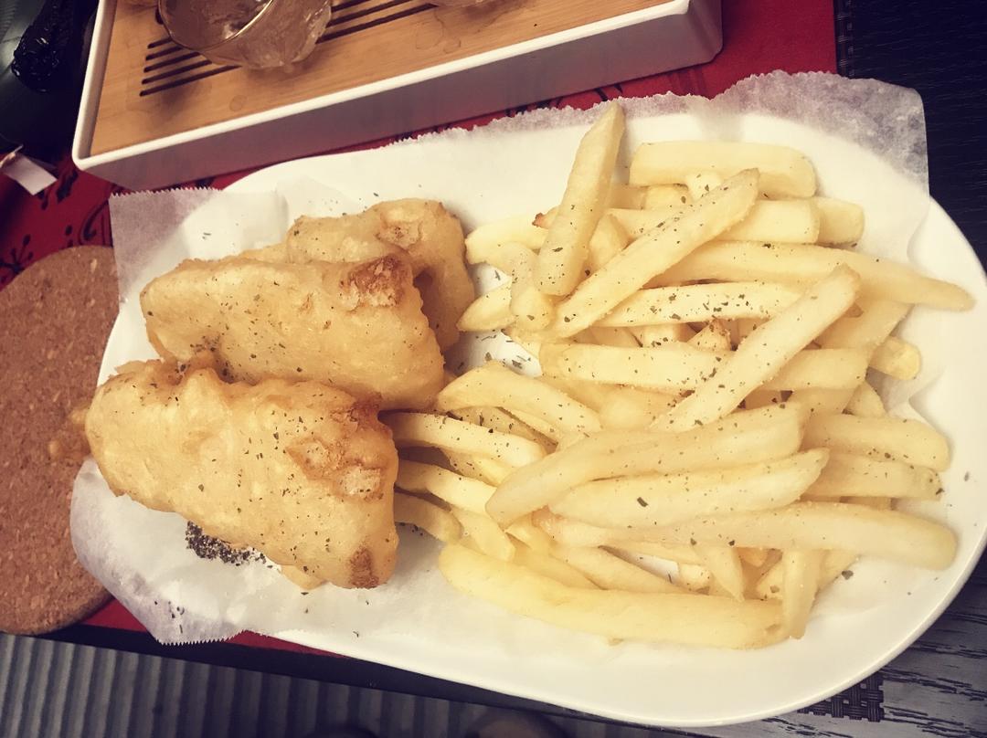 英式炸鱼配薯条
