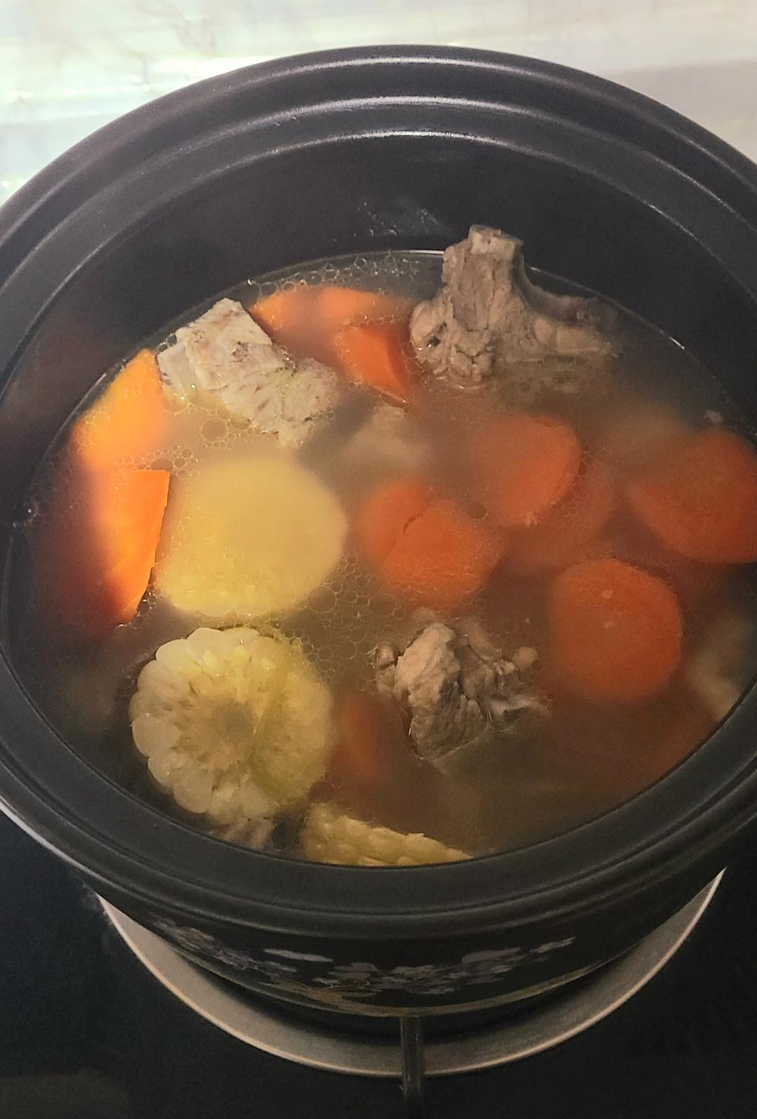 萝卜玉米排骨汤
