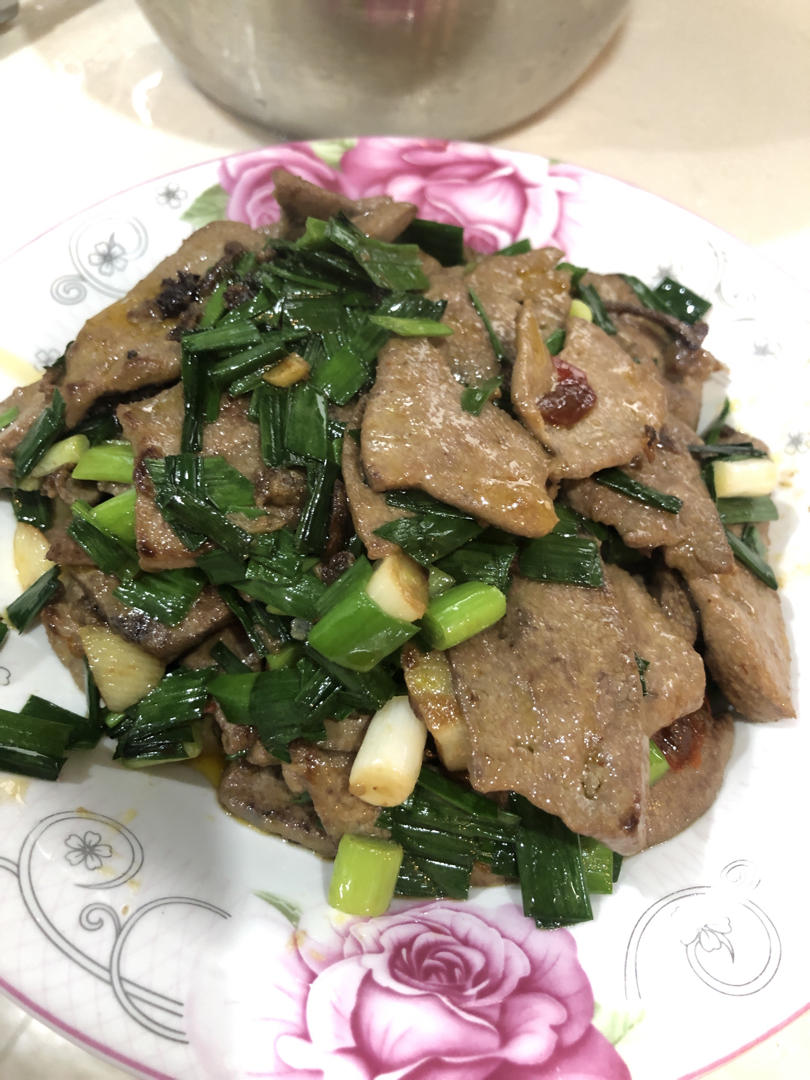 厨师长教你：“小炒猪肝”的家常做法，味道干香很赞，先收藏起来