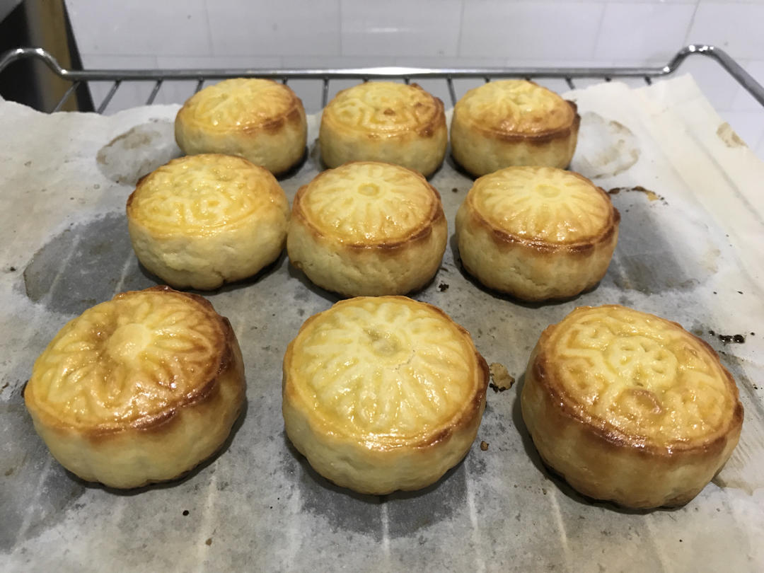 中秋的奶黄月饼，提前操练起来