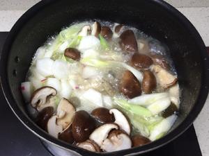 《昨日的美食》之鸡翅火锅的做法 步骤6