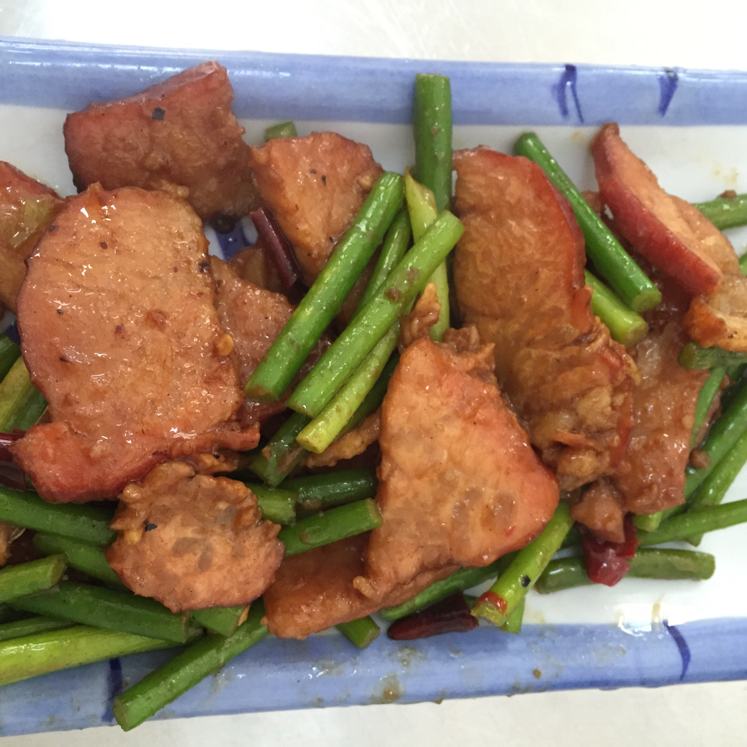 腊肉炒蒜薹