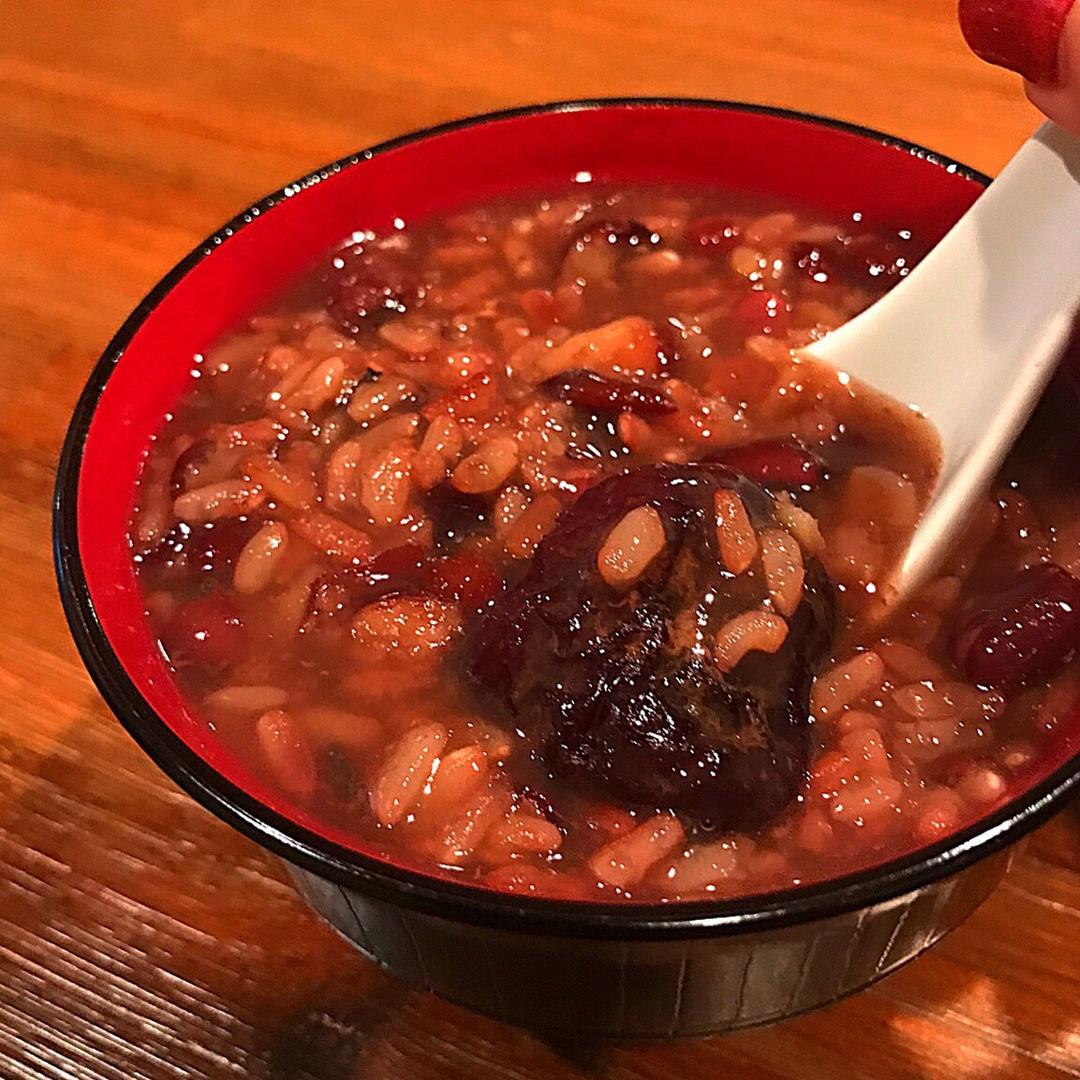 粒粒灰做的红豆糯米红枣粥