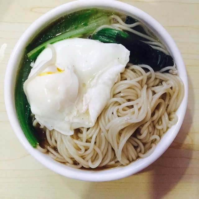 菠菜鸡蛋面