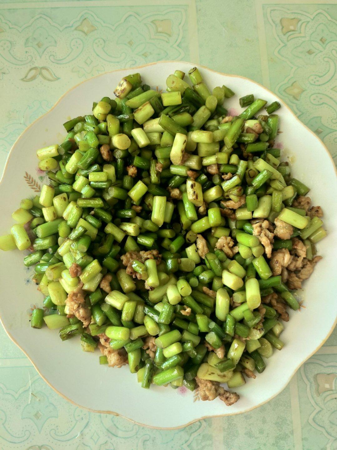 蒜苗炒肉丝