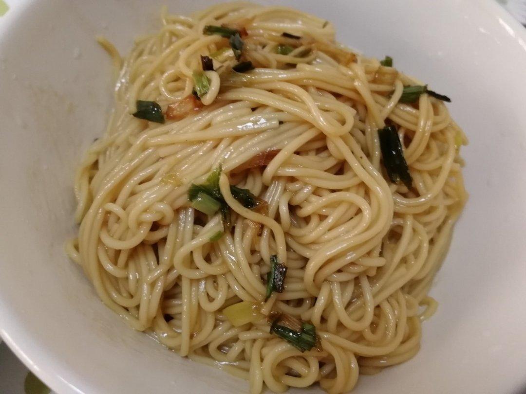 10分钟搞定的一碗葱油拌面