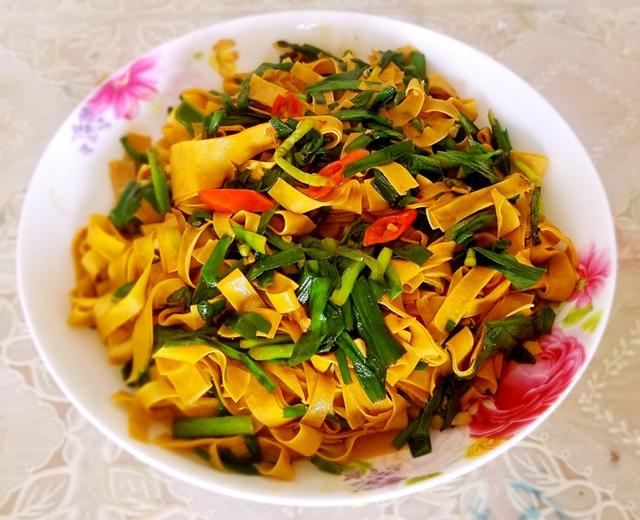 低脂韭菜炒千张丝百叶丝(干豆腐丝)的做法