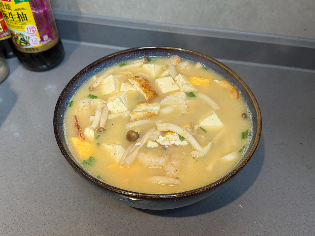 鲜虾菌菇豆腐汤