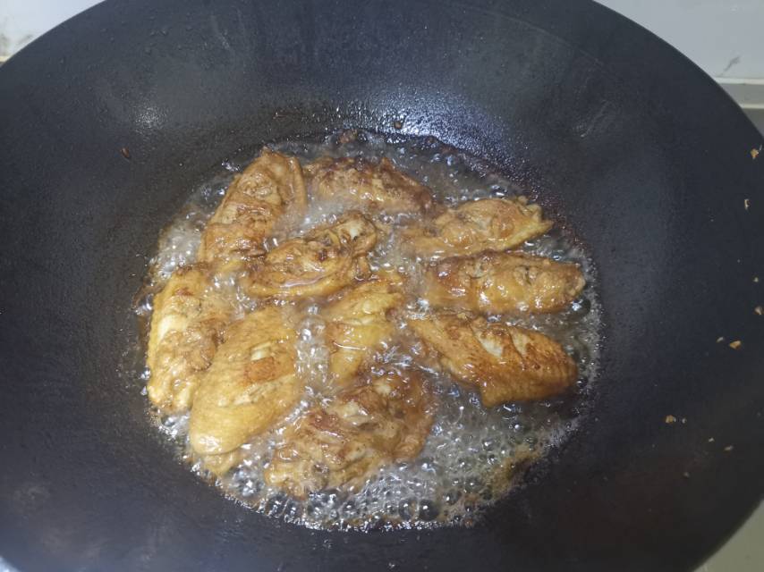 不要再可乐鸡翅了，求求你试试蒜香鸡翅吧，香味捅破天花板！