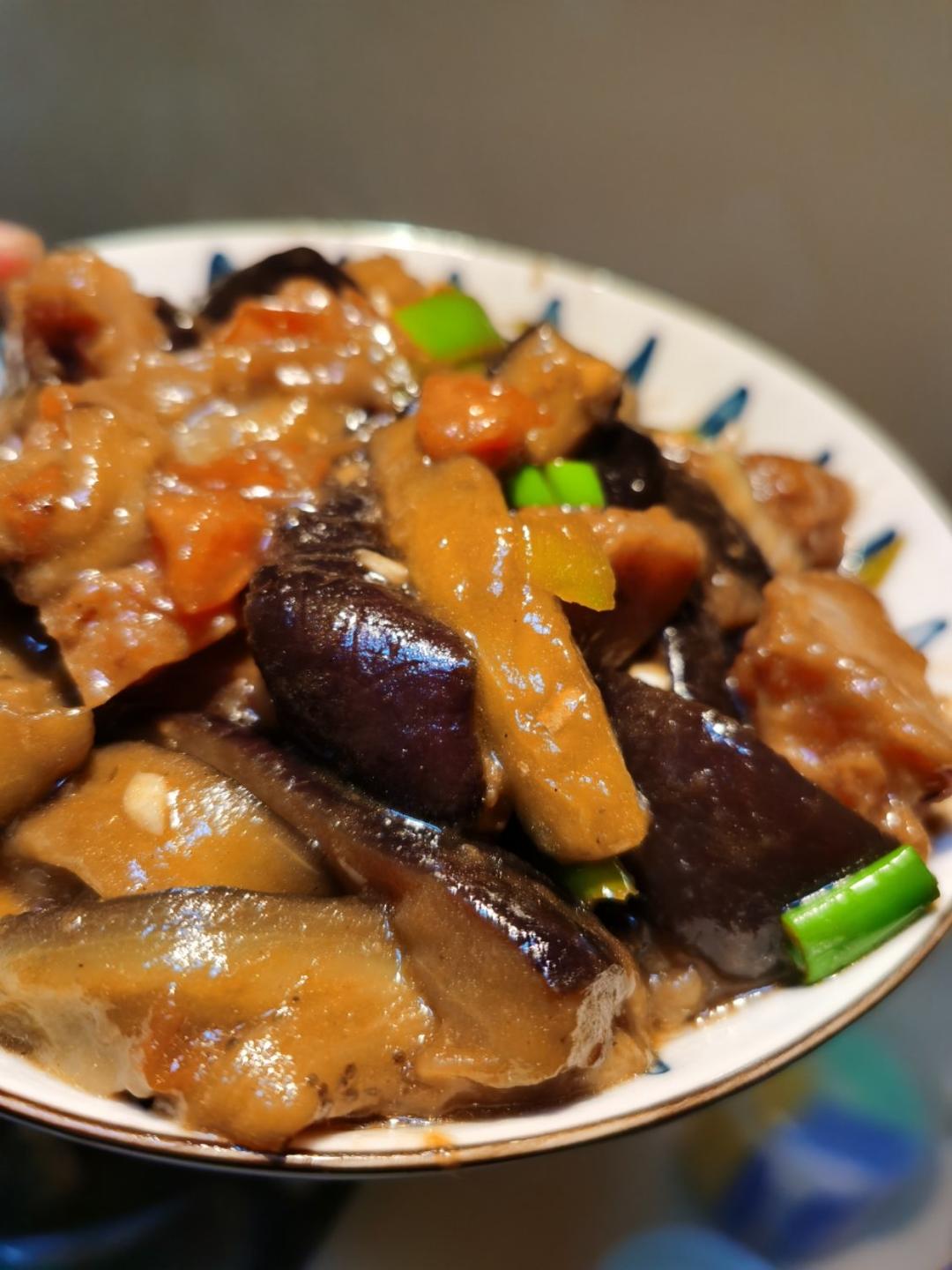 不用炸不吸油，咸香入味三分的红烧茄子