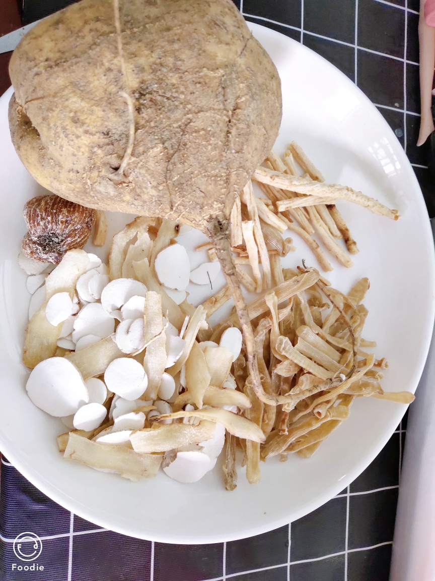 沙虫沙葛沙参玉竹炖鸡润燥滋补汤的做法