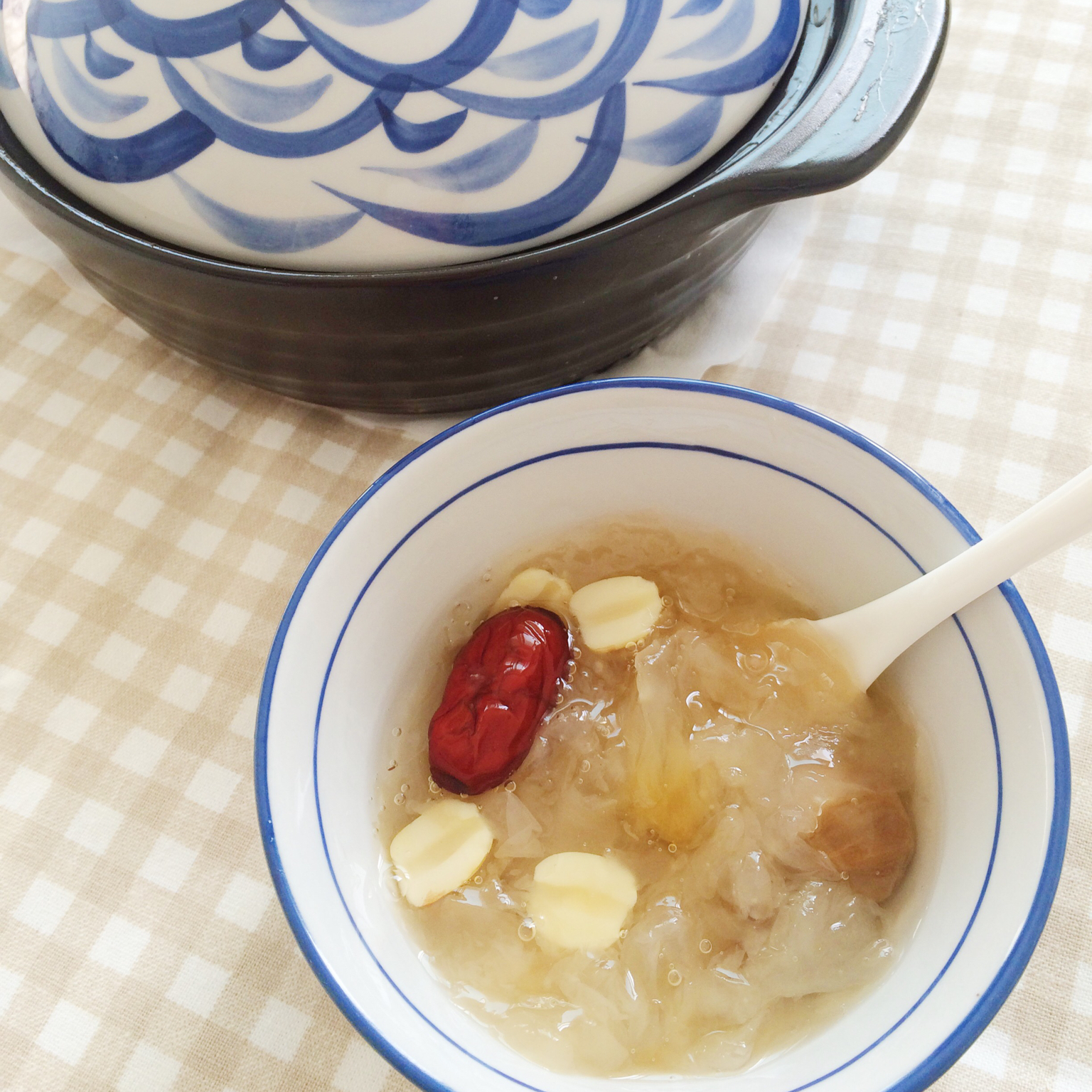 红枣银耳莲子羹