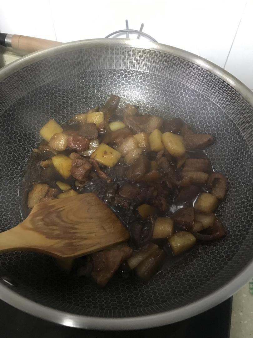 红烧肉炖土豆