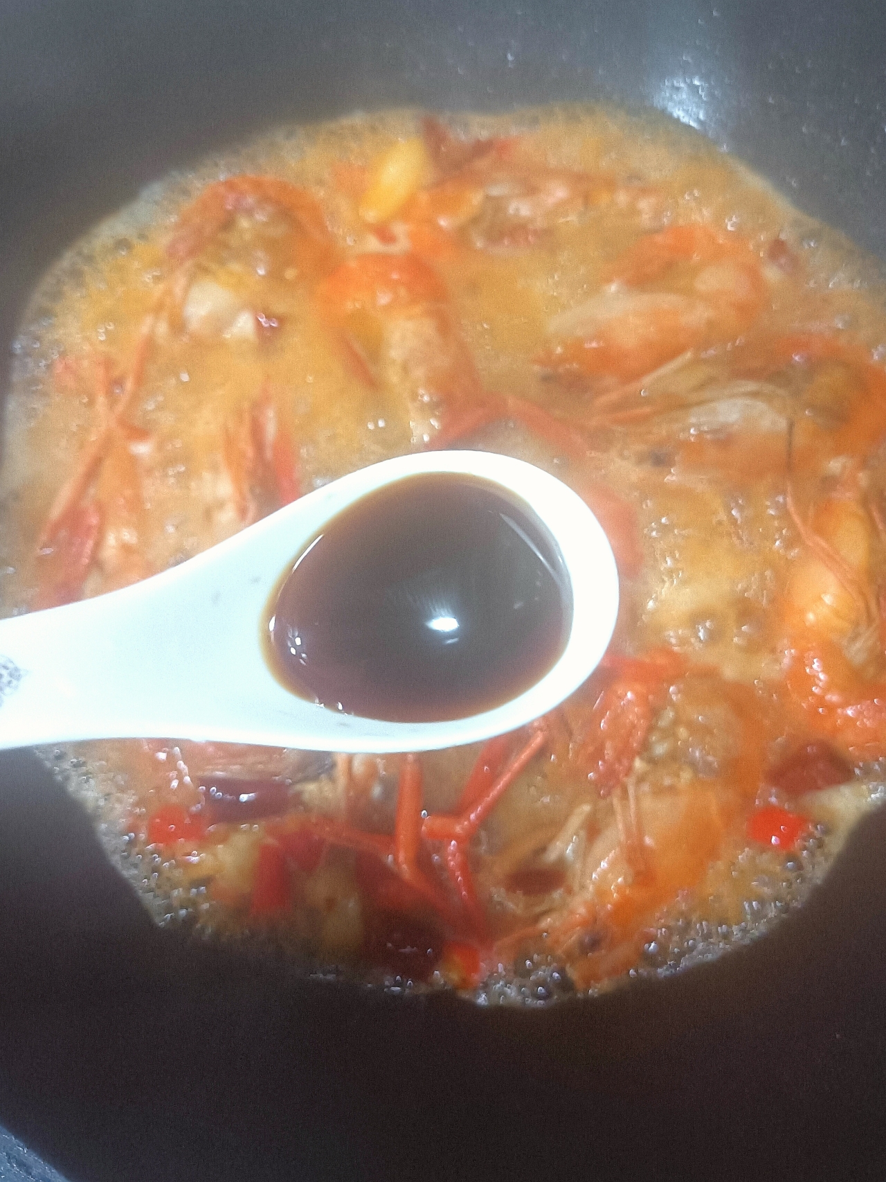 蒜香油焖大虾的做法 步骤8