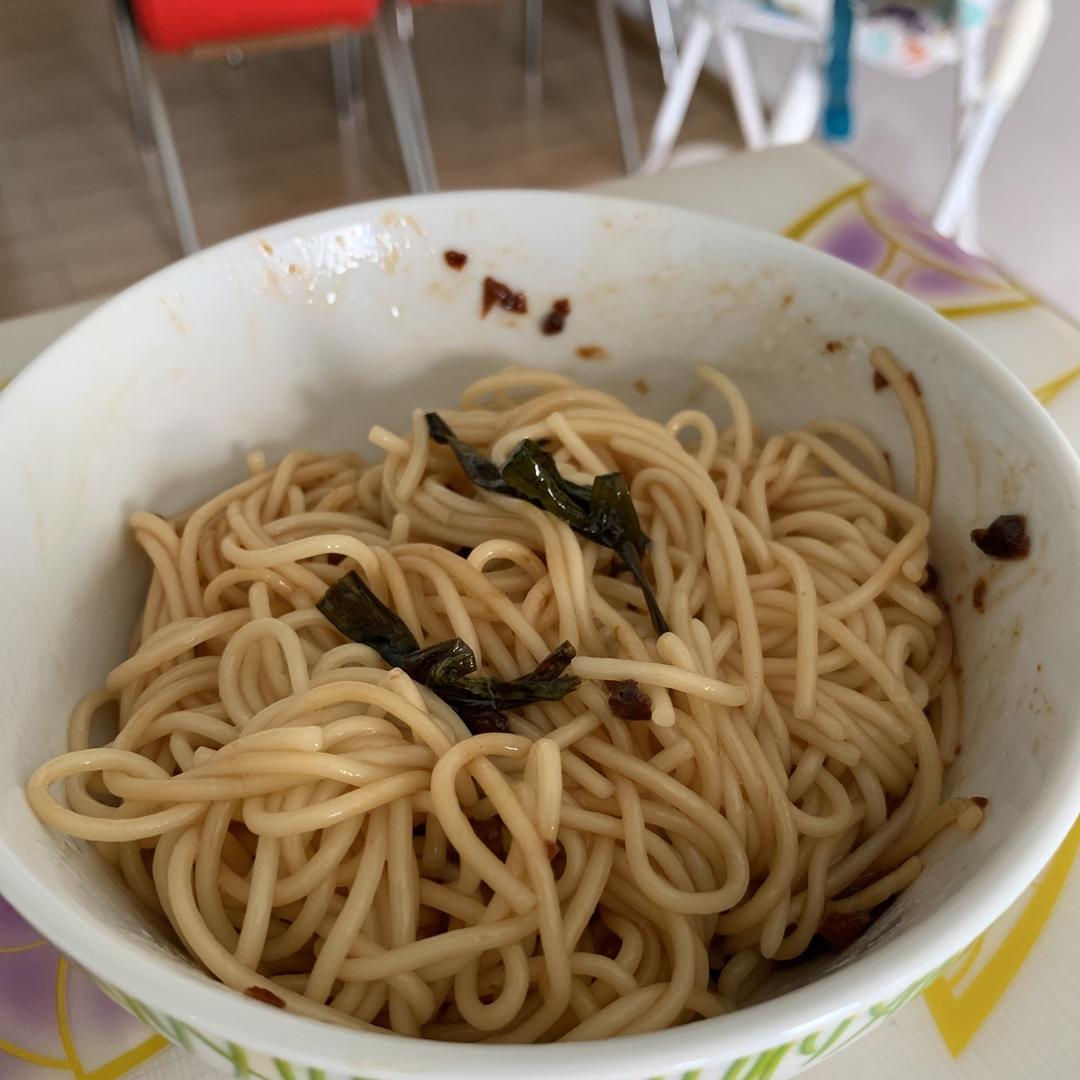 10分钟搞定的一碗葱油拌面