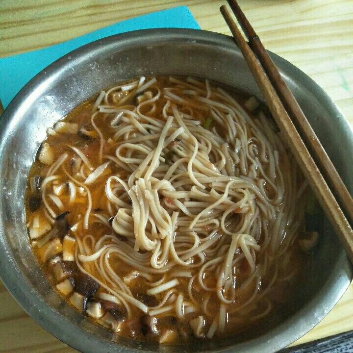 番茄香菇酸汤面