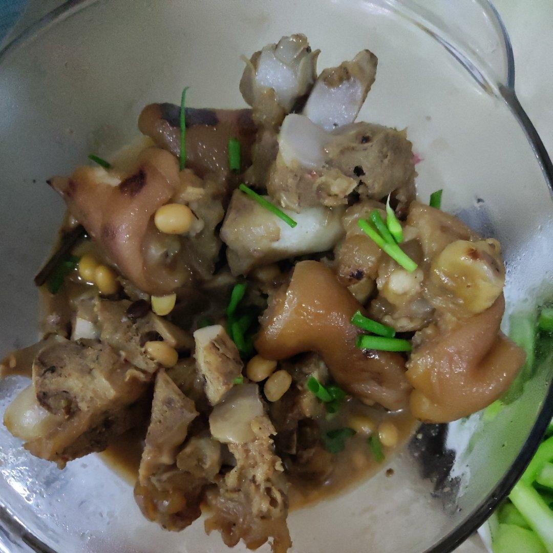猪蹄炖黄豆