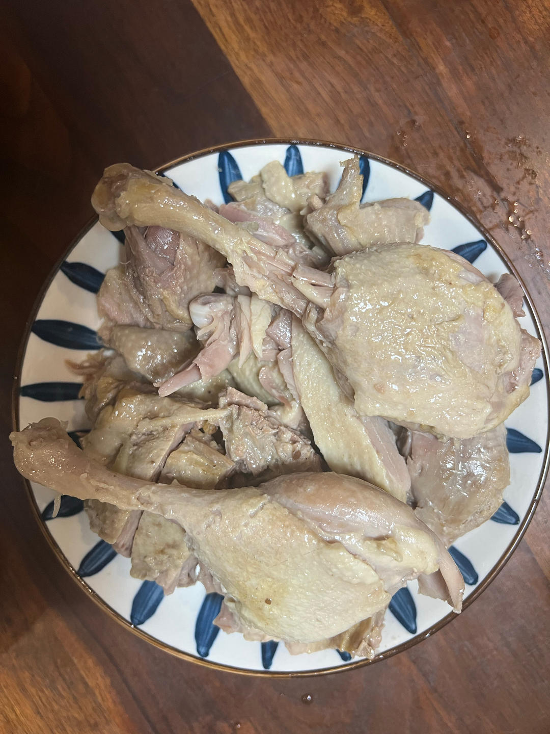盐水鸭，不焯水，仅需一个小妙招，一只鸭腿足够有滋有味