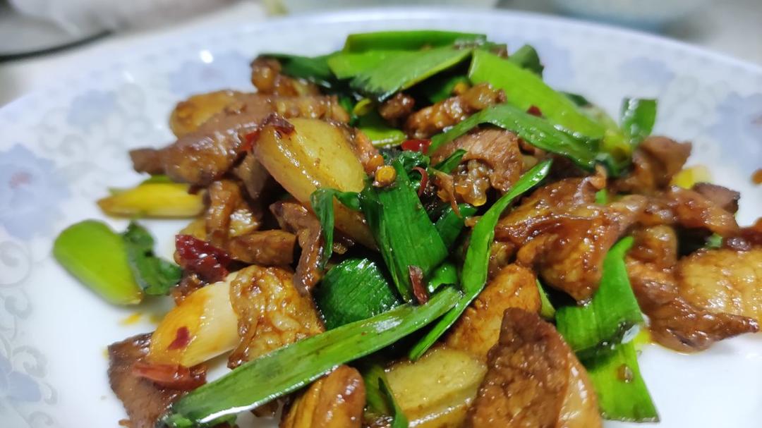 青蒜苗炒回锅肉（五花肉）香而不腻超级下饭