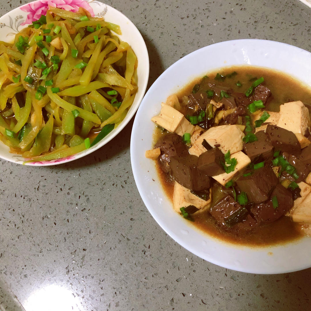滑嫩鸭血豆腐